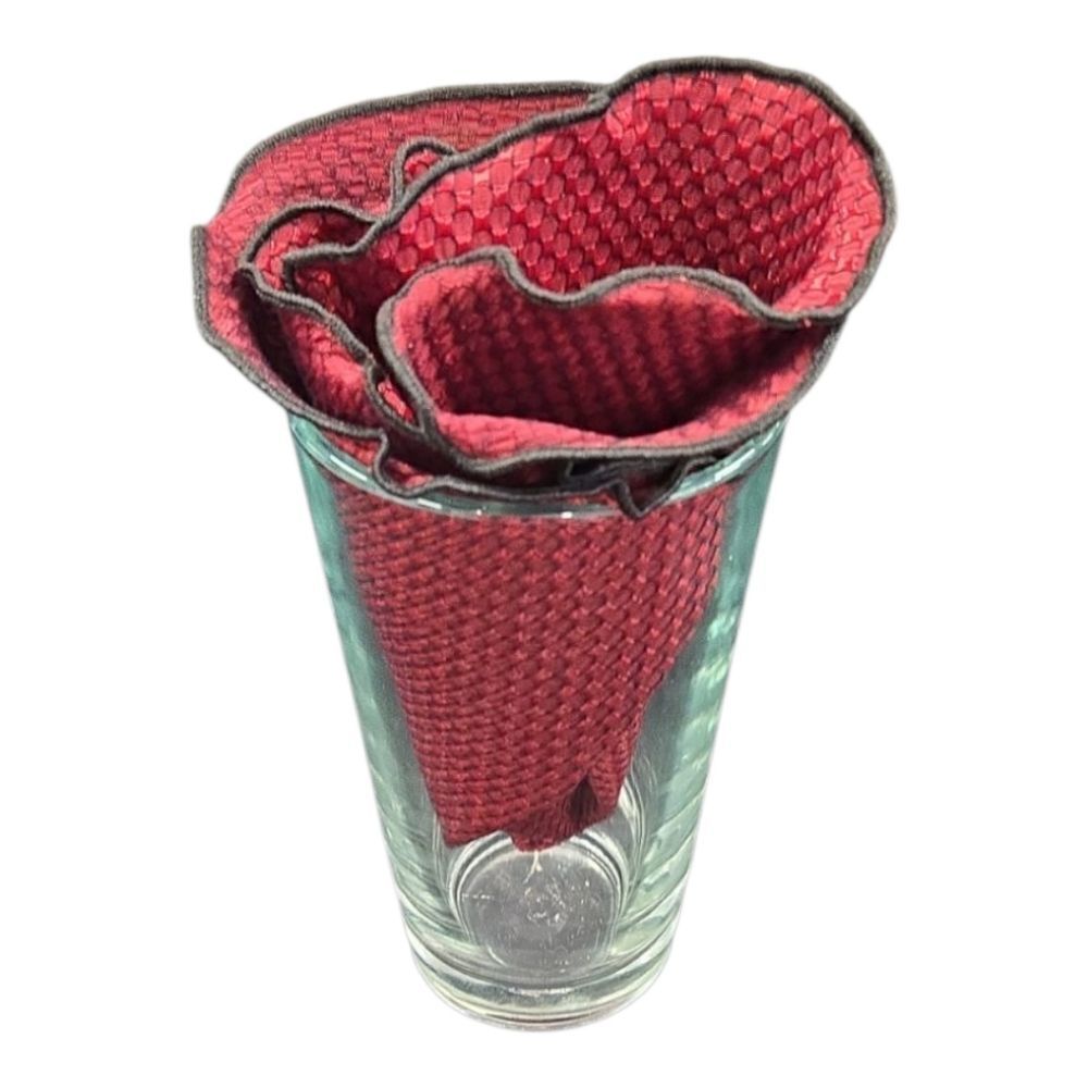 MEN'S ROUND BURGUNDY PATTERN HANKY POCKET SQUARE WITH BLACK PIPING.